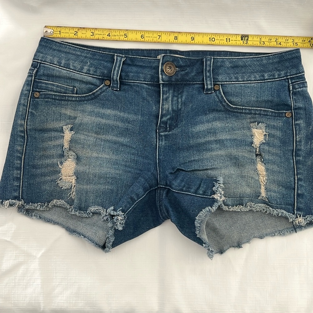 O’NEILL~Denim Shorts~Distressed - Picture 4 of 8